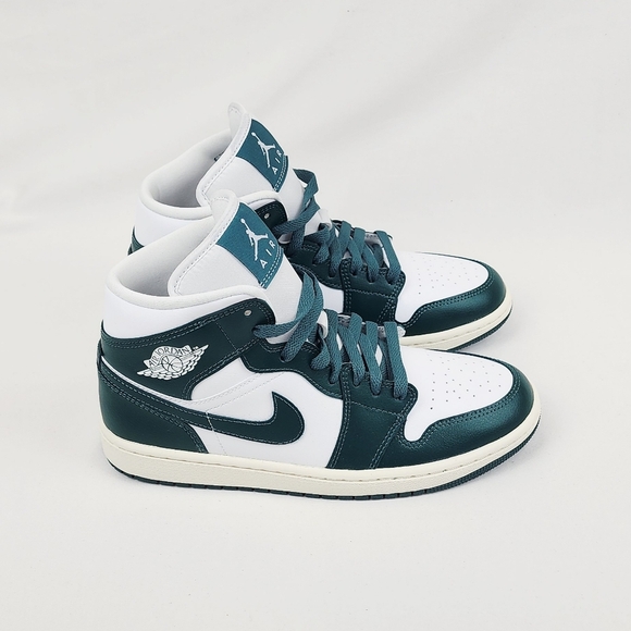 Air Jordan 1 Mid Green and White Sneakers 🔥FIRM PRICE 🔥 - Picture 4 of 14